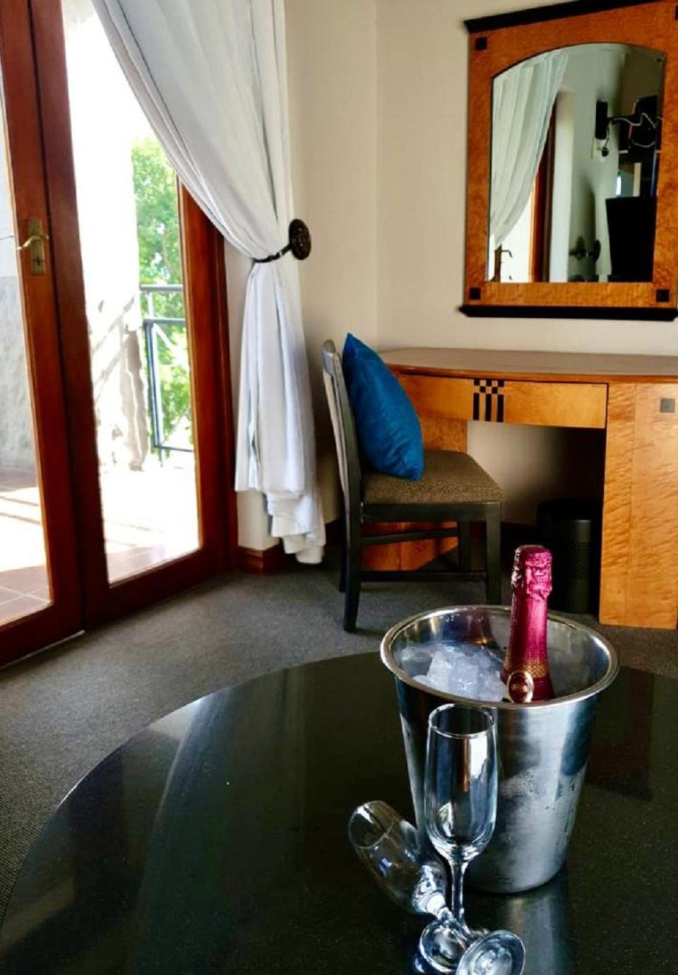 Villa Paradiso Хартбееспоорт Екстериор снимка